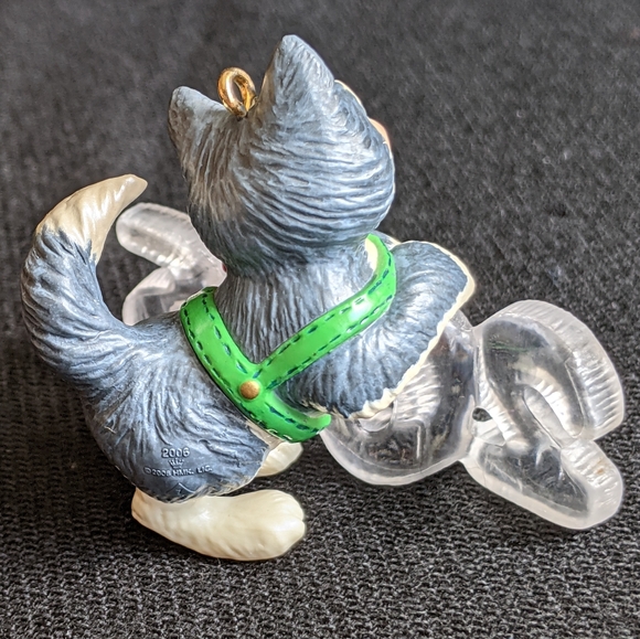 Hallmark Cool Decade 2006 Ornament - Picture 4 of 14